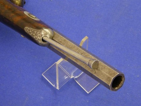 Voy a colocar unas fotos de un arma larga alemana de llave de mecha del siglo XVI. 71