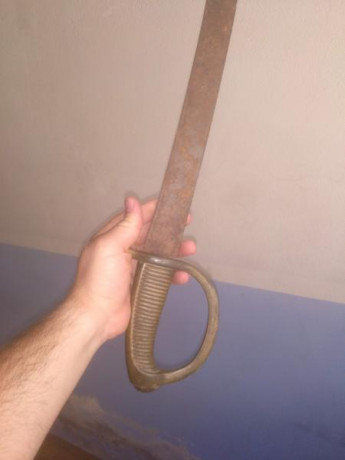 Hola buenas noches
Tengo un sable desde hace años, su antiguo dueño decía que era de la guerra de Cuba. 01