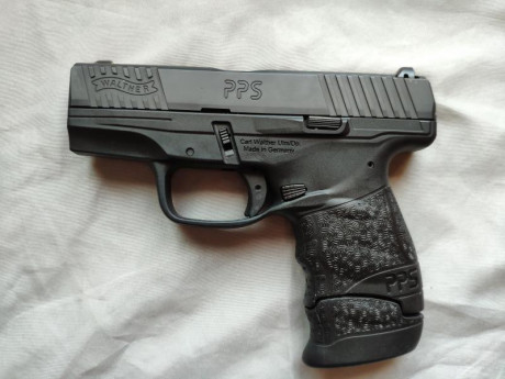 Vendo walther pps M2. 9 mm parabellum guiada en A. Aproximadamente 150 disparos. Esta como nueva. Incluye 111