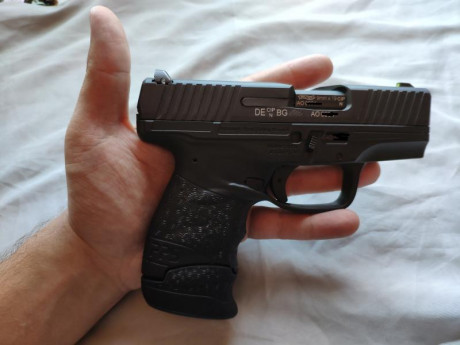 Vendo walther pps M2. 9 mm parabellum guiada en A. Aproximadamente 150 disparos. Esta como nueva. Incluye 110