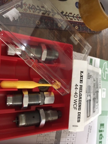 Pues vendo unos Dies del calibre 44-40, que no uso. Habré recargado unos 700 cartuchos en total. Ya sabeis 01
