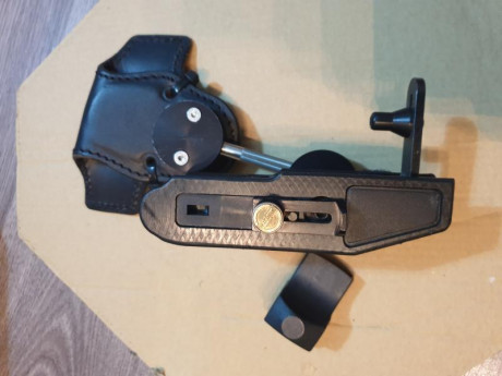 Hola por no emplear me vendo glock 17
5 cargadores con tapa+2 
1 cargador 32 
Visor para optical
Funda 10