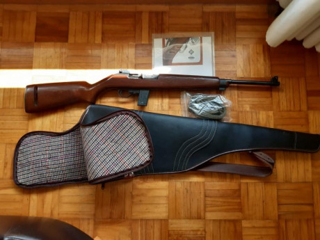 carabina Erma M-1, calibre 22 lr, con un cargador de diez balas, correa, funda y manual de instrucciones. 02