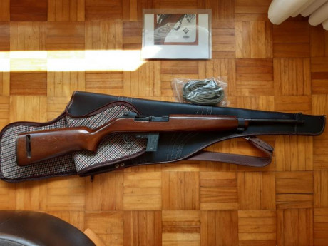 carabina Erma M-1, calibre 22 lr, con un cargador de diez balas, correa, funda y manual de instrucciones. 10