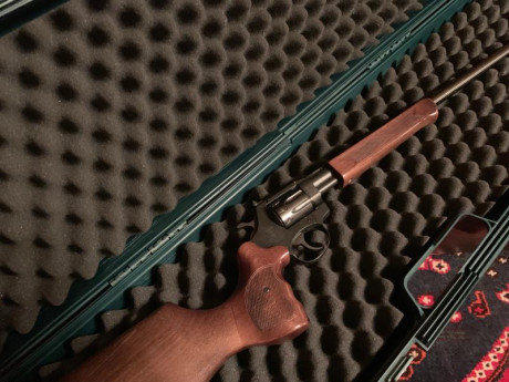 Hola , sabéis de algun carpintero que pueda hacerme una culata nueva, para esta carabina?

Muchas gracias. 01