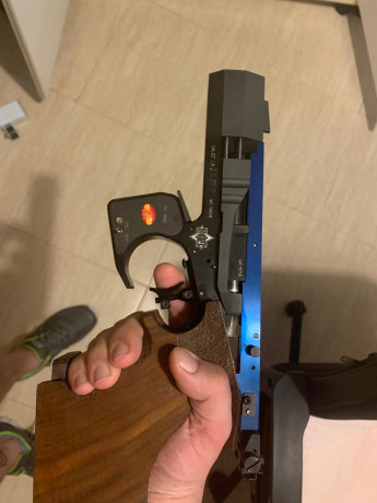 Buenas compañeros, un amigo me ha pedido que venda esta Maravillosa pistola del 22.

Es una MG2E Rapid 00