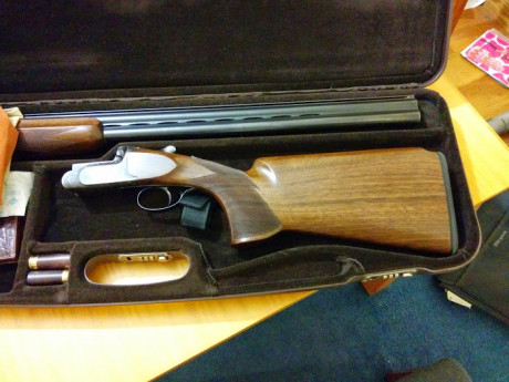  Se vende Escopeta Perazzi MX8, cañón de 76 para Foso y otro de 71 para Pichón o Hélices. Con una bateria 01