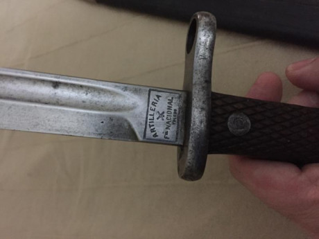 Buenos días vendo varias ballonetas para mauser españoles.

Bayoneta procedente de la guerra civil, marcaje 10