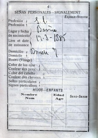  EN RECUERDO Y HOMENAJE A LOS QUE YA NO ESTÁN. 

Si pones en  GOOGLE    PASAPORTES EN LA MEMORIA   da 82