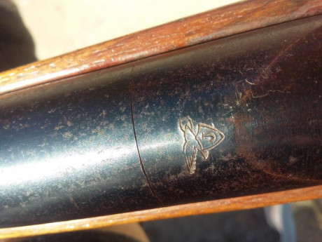 tengo esta carabina de aire comprimido antigua. esta en muy buen estado  funcionando perfecta y una muy 02