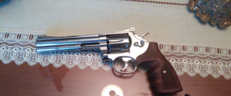 Hola un compañero vende un revólver smith & wesson de 6 pulgadas calibre 32  de 6 tiros niquelado 00