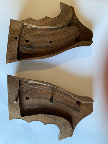 Pues eso busco cachas para revolver S & W redondas K L (round butt) madera, me gustan tipo combat 111