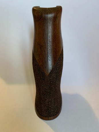 Pues eso busco cachas para revolver S & W redondas K L (round butt) madera, me gustan tipo combat 110