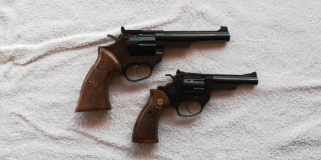 Un amigo ya mayor que está fastidiado vende sus armas y me ha pedido que le eche una mano.

 Estas són 12