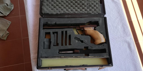 Un amigo ya mayor que está fastidiado vende sus armas y me ha pedido que le eche una mano.

 Estas són 20