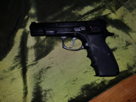 hola vuelvo a rebajar mi cz75b con dos juegos de mira maletin y dos cargadores.en 210 euros.tf: 654372033 02