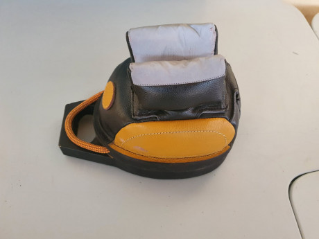 Pues eso vendo mi saquete trasero seb con 6.5 kilos de arena pesada cinta 3m deslizante poco uso ,lleva 02