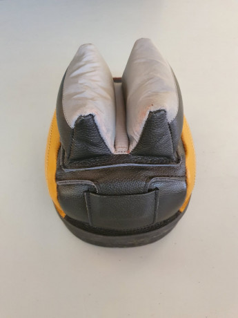 Pues eso vendo mi saquete trasero seb con 6.5 kilos de arena pesada cinta 3m deslizante poco uso ,lleva 01