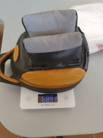 Pues eso vendo mi saquete trasero seb con 6.5 kilos de arena pesada cinta 3m deslizante poco uso ,lleva 00