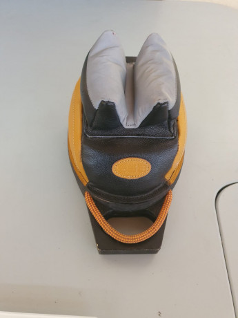 Pues eso vendo mi saquete trasero seb con 6.5 kilos de arena pesada cinta 3m deslizante poco uso ,lleva 11