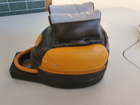 Pues eso vendo mi saquete trasero seb con 6.5 kilos de arena pesada cinta 3m deslizante poco uso ,lleva 10