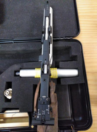 Vendo pistola Feinwerkbau p8x.Lleva los accesorios originales, la cacha es de la talla m y va con dos 00