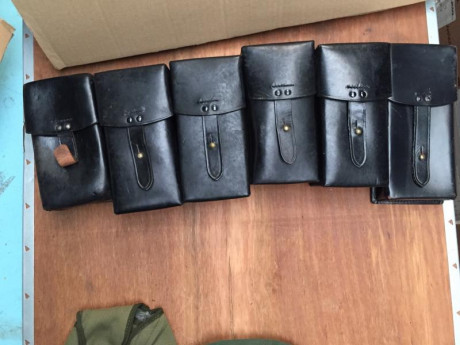 Vendo varios artículos relacionados con la legion, cartucheras de cuero cetme c muy deteriorada 3 euros, 01