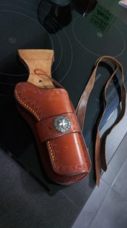 FUNDA CUERO REVOLVER 45 LC PEACEMAKER

FUNDA NUEVA SIN USO, EN PERFECTO ESTADO, CON DISPARADOR OCULTO. 02