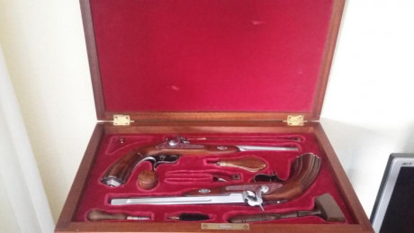 Vendo estuche de duelo de la marca Ardesa. Las armas estan sin extrenar.
400€. Mas gastos de envio si 52