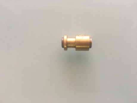 Depósito 200cc..50€,puerto de trasferencia 15€,silenciador wehirauch 25€,bipode25€.saludos,cargadores 02