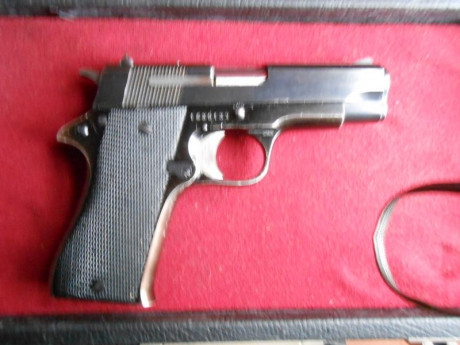 Vendo pistola BKM 9mm parabelum en muy buen estado son dos las que vendo una sola mcon un cargador po 02