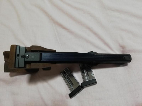 Vendo morini CM22 absolutamente impoluta, cacha M sin ningun retoque, la pistola tiene un año, comprada 02