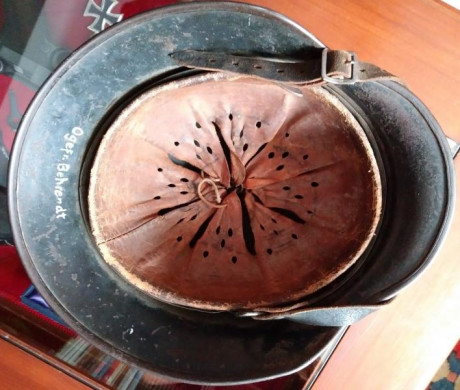 Hola:
Vendo casco alemán modelo M40 100% original. Lleva indicación del nombre del soldado que lo portaba.
Precio: 11