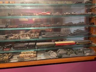 Hola:

Normalmente nos olvidamos de los ferrocarriles en la guerra.

Los alemanes hacia 1941 diseñaron 51