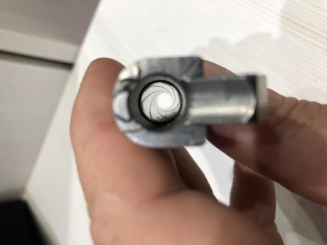 Buenas!

Pongo a la venta la pistola de las fotos del calibre 9 parabellum, con mira cambiada de fibra, 110