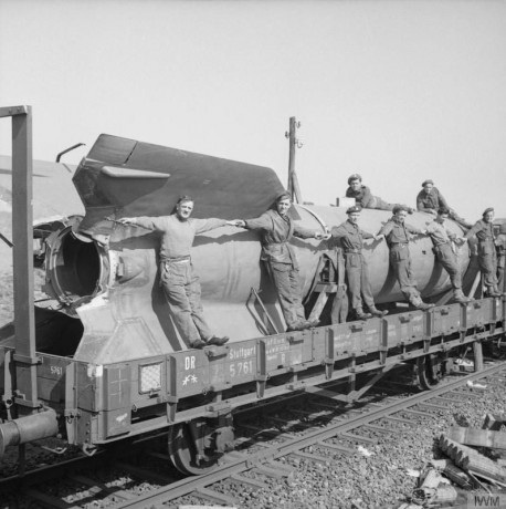 Hola:

Normalmente nos olvidamos de los ferrocarriles en la guerra.

Los alemanes hacia 1941 diseñaron 32