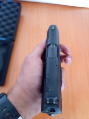 Vendo Walther P99 Compact, ideal como arma de defensa. Muy poco uso, apenas 300 disparos. Tiene dos cargadores 00