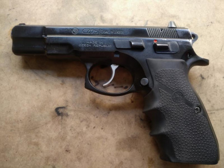 Buenas.
    Vendo en 150€ Cada una de estas dos pistolas, busco armero de arma larga grado 1 para 7 armas 02