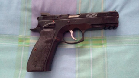 Buenas tardes.
Pongo a la venta una Shadow 1 con un cargador.
Esta guiada en F y se encuentra en Almería 00