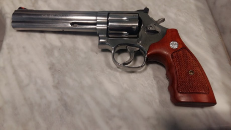 Pongo a la venta mi Revolver Smit Welsonn modelo 686 calibre 38-357 cromado, doy tres modelos de cachas, 02