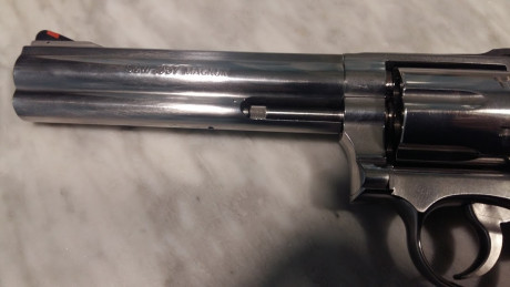 Pongo a la venta mi Revolver Smit Welsonn modelo 686 calibre 38-357 cromado, doy tres modelos de cachas, 01
