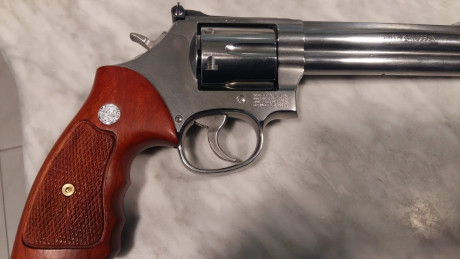 Pongo a la venta mi Revolver Smit Welsonn modelo 686 calibre 38-357 cromado, doy tres modelos de cachas, 10