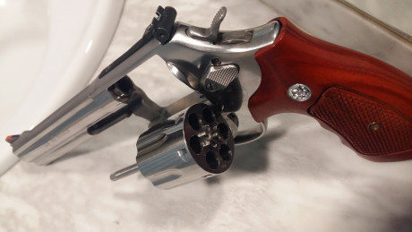 Pongo a la venta mi Revolver Smit Welsonn modelo 686 calibre 38-357 cromado, doy tres modelos de cachas, 21