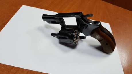 Vendo revolver de defensa ASTRA 680, con tambor para 6 cartuchos del 38 Spcl
Acompaño con funda exterior 02