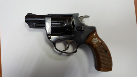Vendo revolver de defensa ASTRA 680, con tambor para 6 cartuchos del 38 Spcl
Acompaño con funda exterior 01