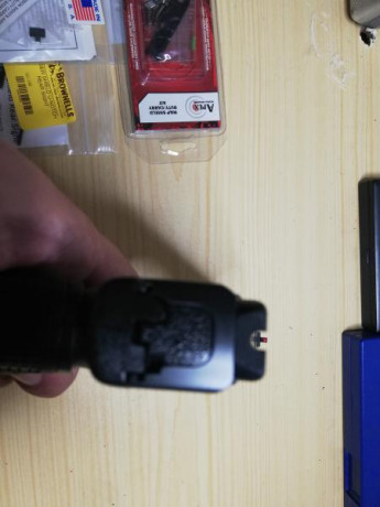 Vendo S&W M&P SHIELD calibre 9x19. Dos cargadores (7 y 8 cartuchos), embalaje original e instrucciones. 00