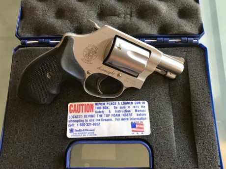   Revolver SMITH and WESSON .38 SPL+P  

Utilizado únicamente para realizar cinco disparos de prueba. 02