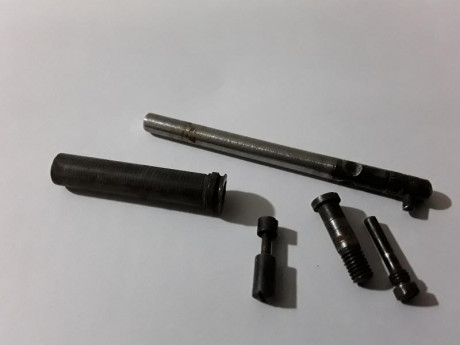  20190923_203452.jpg 
Algunos repuestos para revolver tipo Colt 1873.
30€ mas envío.
Contactar por privado. 00