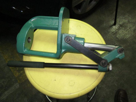 Hola.
Pongo a la venta, una prensa de la marca RCBS,nueva a estrenar
es muy robusta y es util para recargar 02