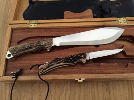Buenos días 
Pongo a la venta este Pack Aitor con estuche de madera y en su interior un cuchillo Aitor 10